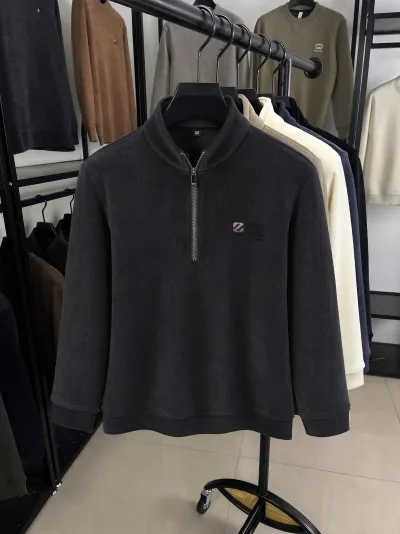 服装挂拍图1（只有一个胸标）预览图