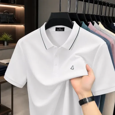 有胸标的服装手抓图预览图