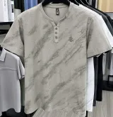 简洁风格服装展示页面示例图 1